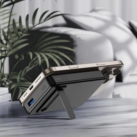 Powerbank Wozinsky WLWP-10KA0Y3S 22,5W PD Qi2 10000 mAh, z podstawką, 1x USB-A, 1x USB-C - czarny