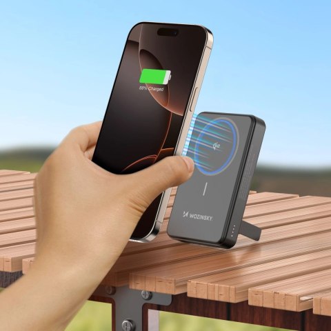 Powerbank Wozinsky WLWP-10KA0Y3S 22,5W PD Qi2 10000 mAh, z podstawką, 1x USB-A, 1x USB-C - czarny