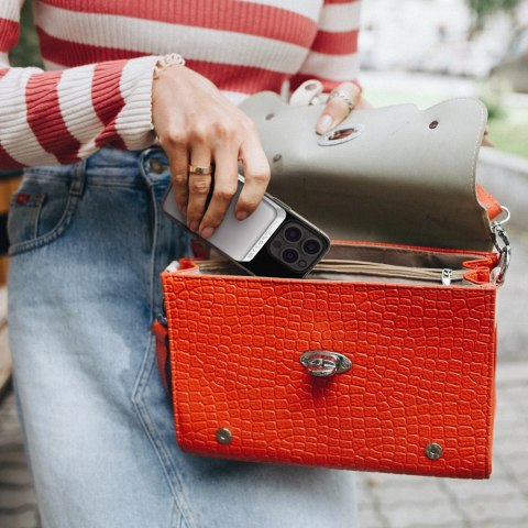 Powerbank Wozinsky WLWP-10KA0Y3WS 22,5W PD Qi2 10000 mAh, z podstawką, 1x USB-A, 1x USB-C - biały